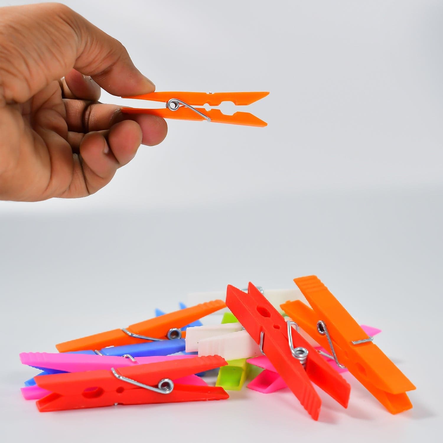 Multi Purpose Plastic Clothes Clips for Cloth Drying Clips (set of 144Pc) thumbnail 3