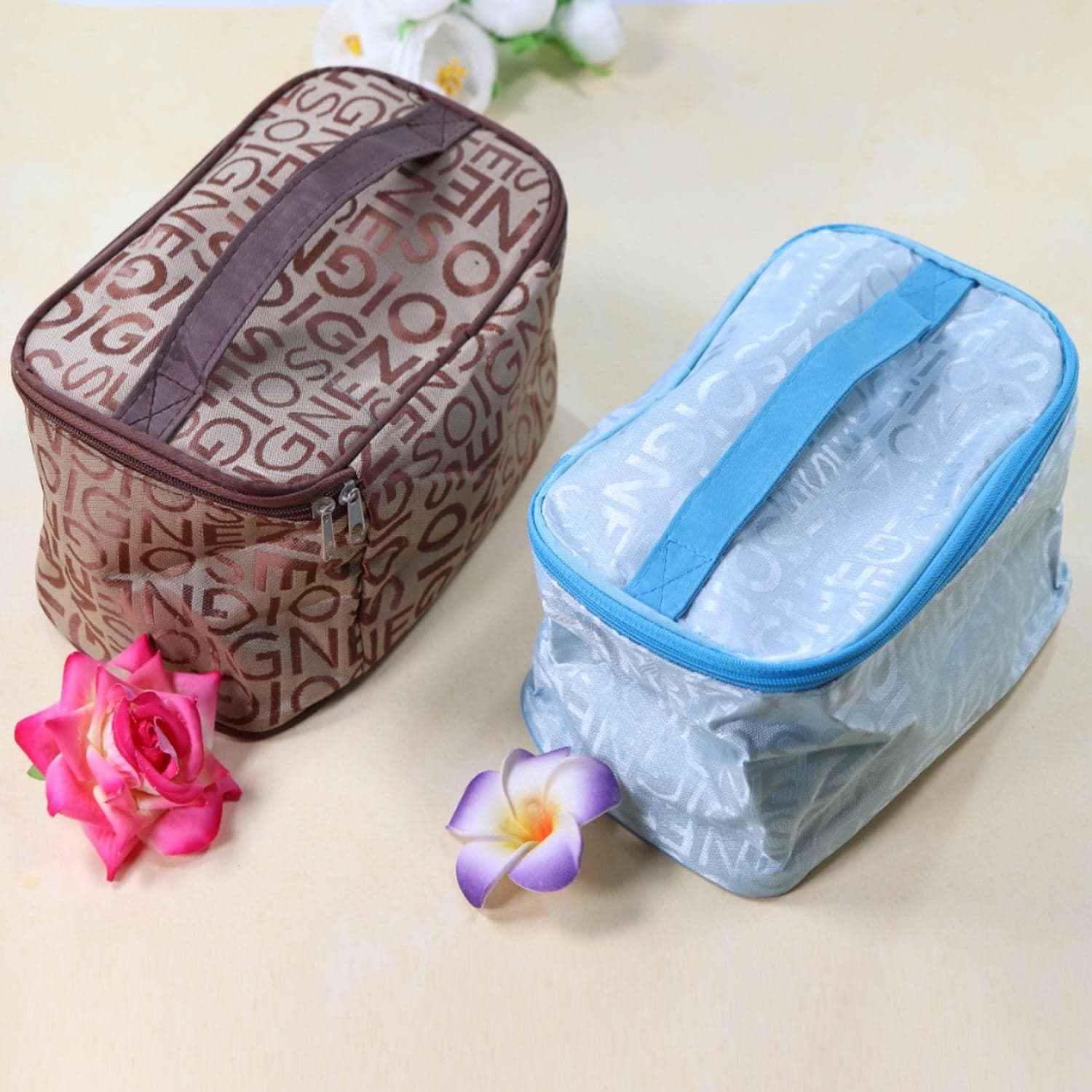 PORTABLE MAKEUP BAG WIDELY USED BY WOMEN'S FOR STORING THEIR MAKEUP EQUIPMENT'S AND ALL WHILE TRAVELLING AND MOVING. ID-6228 thumbnail 1