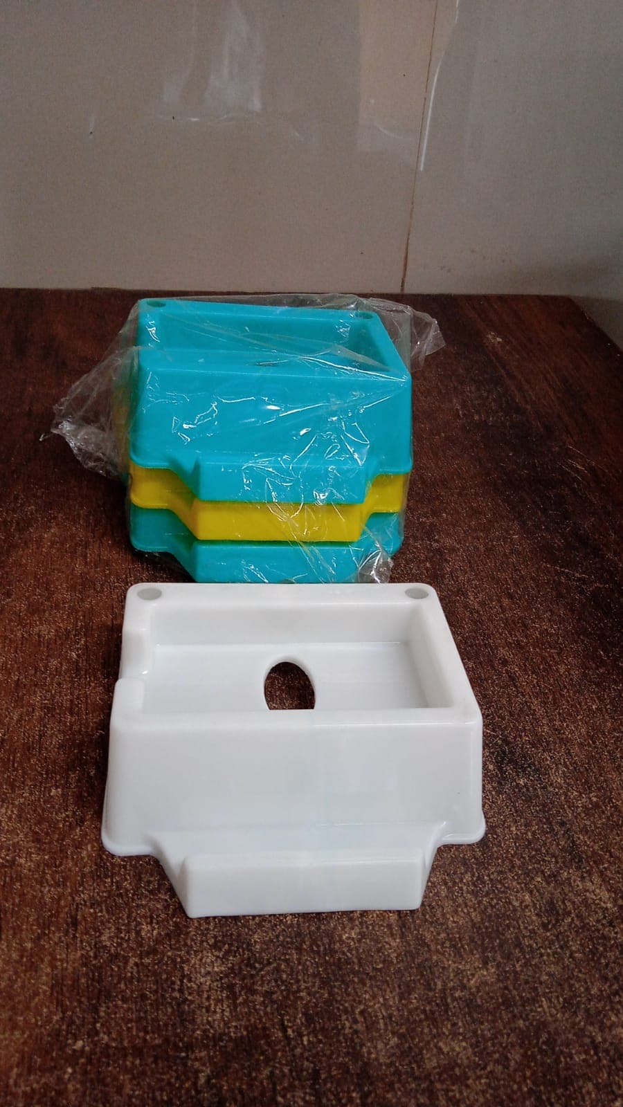 Plastic Mobile Phone Stand Holder (4 Pcs Set) thumbnail 9
