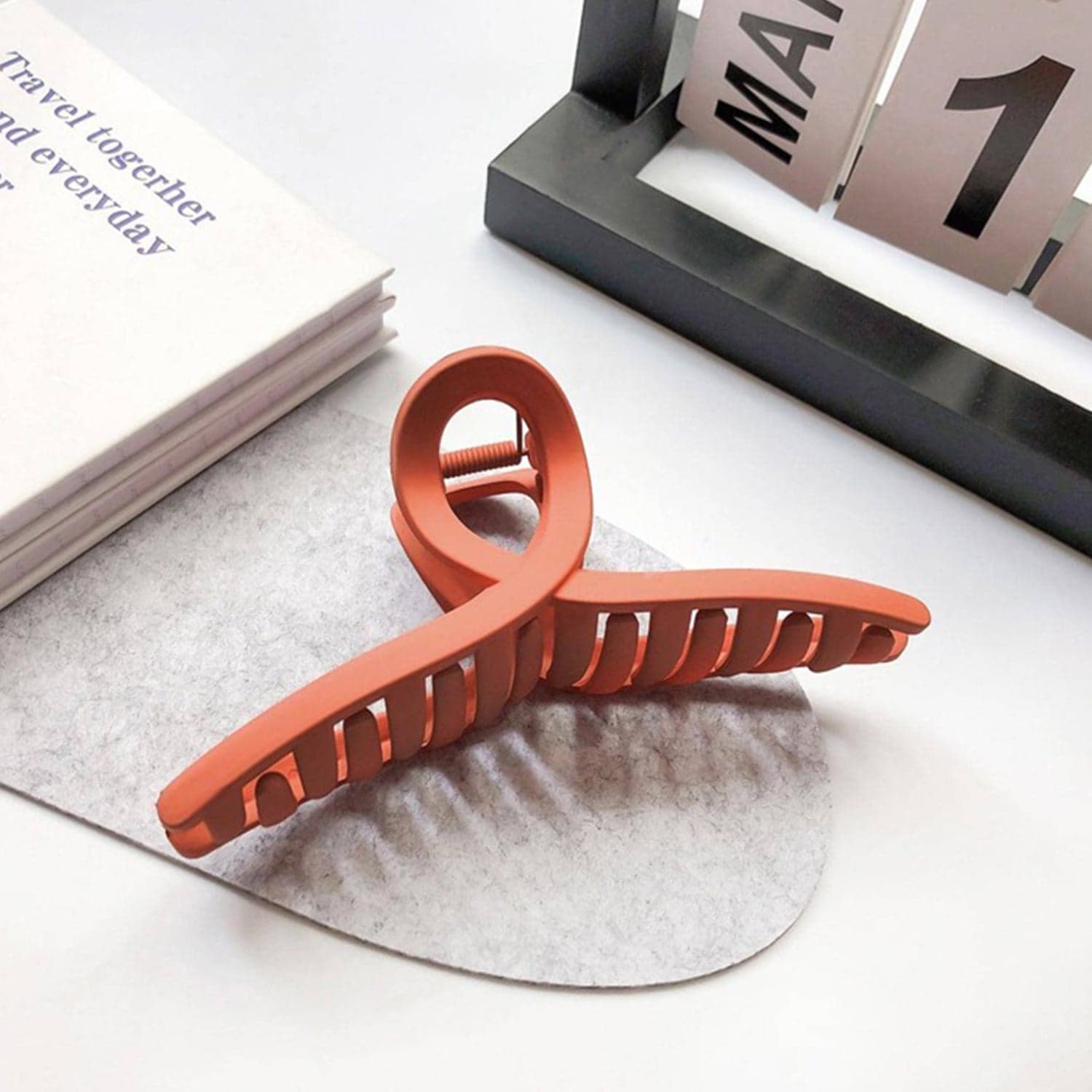 Plastic Hair Claw Clips Strong Clips (1 Pc / Mix Design & Color), Hair accessories thumbnail 1