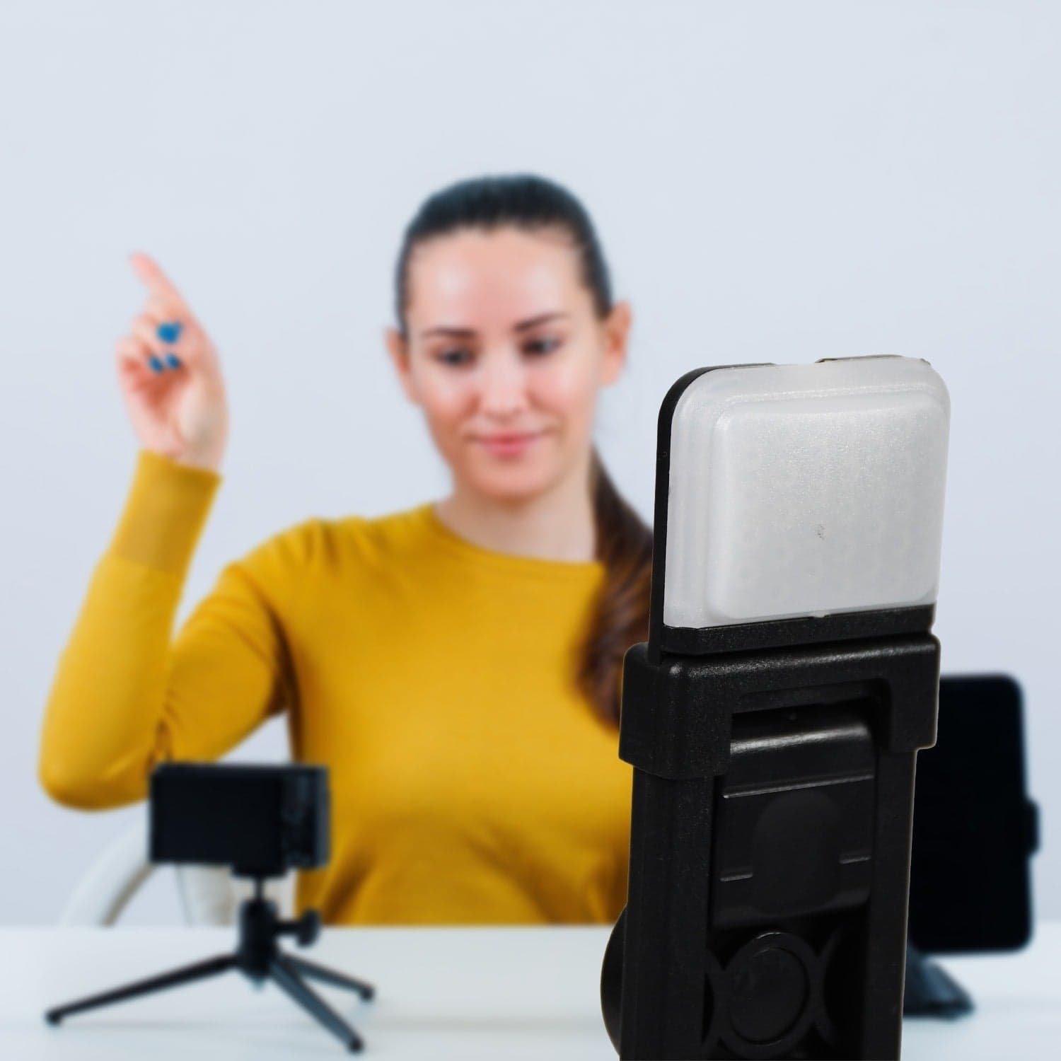 Bluetooth Selfie Stick, Portable Phone Tripod Stand for Mobile. thumbnail 7
