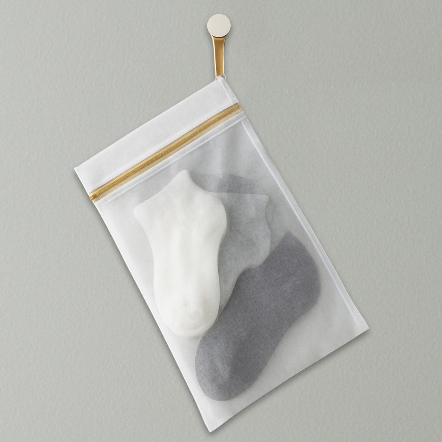 Large Mesh Laundry Bags For Delicate With Premium Zipper thumbnail 3