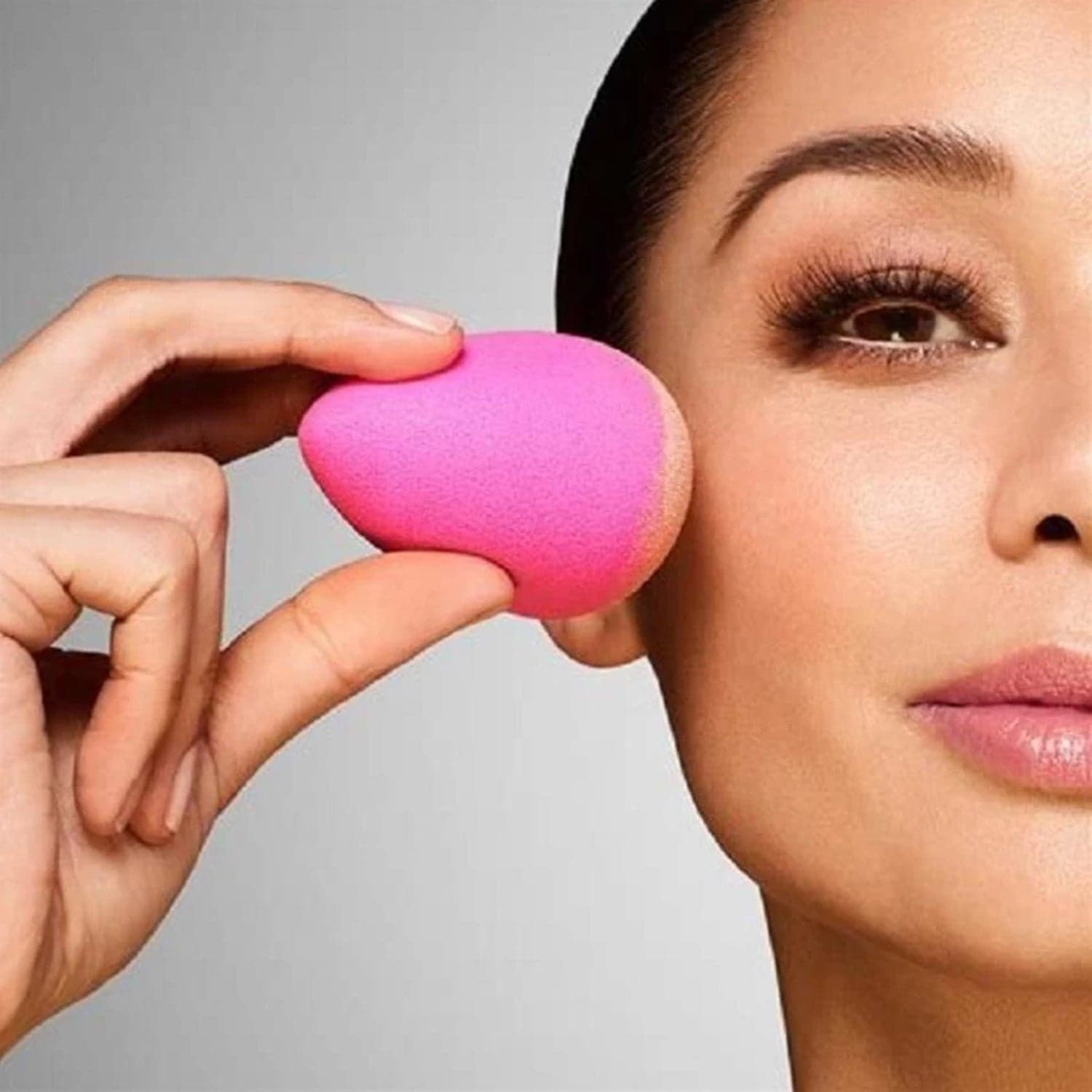 Makeup Sponge for blending liquid Foundations, Powders, and Creams (Multicolor / 1 Pc) thumbnail 3