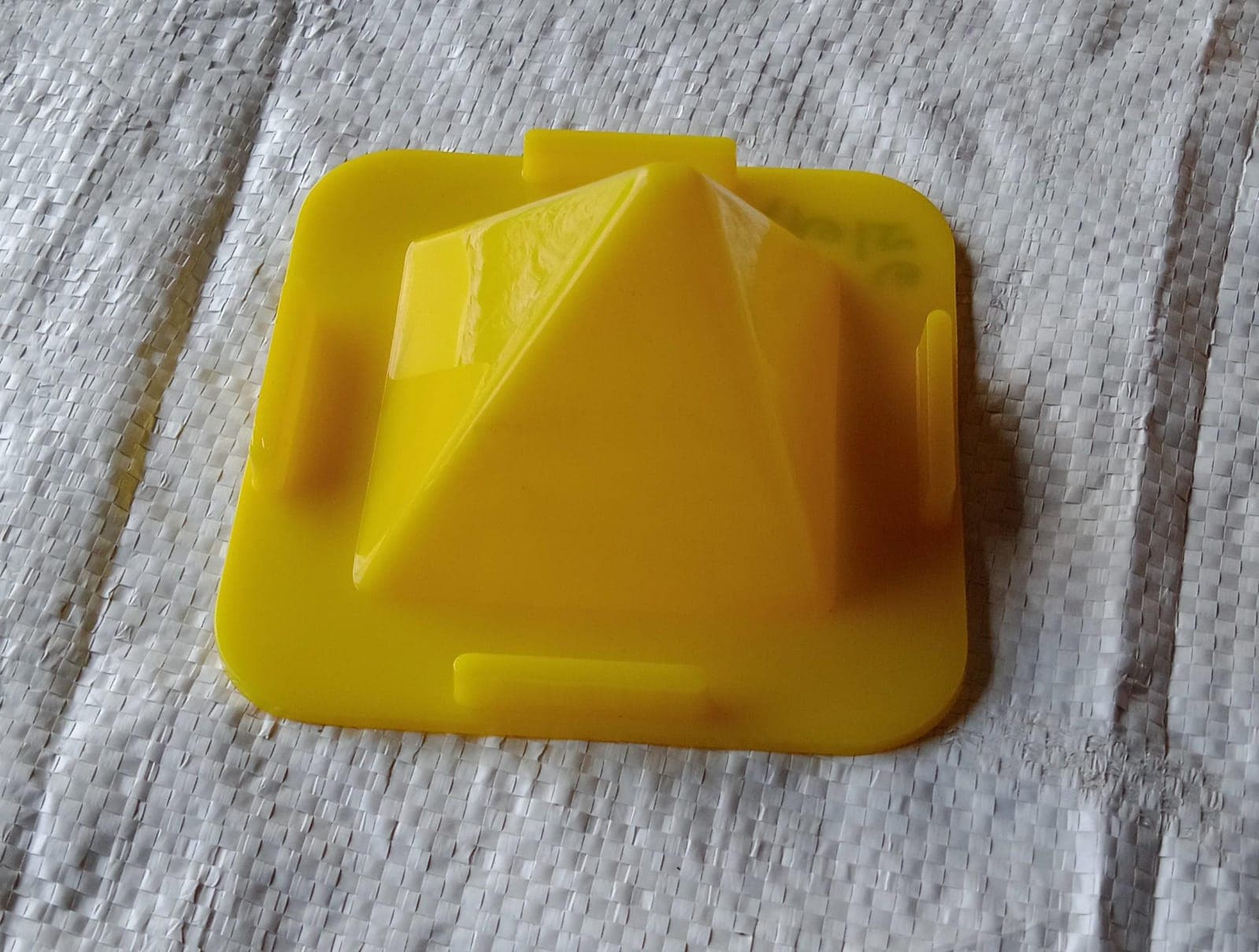 Virgin Mobile Accessories Universal Portable Four-Sided Pyramid Shape thumbnail 6