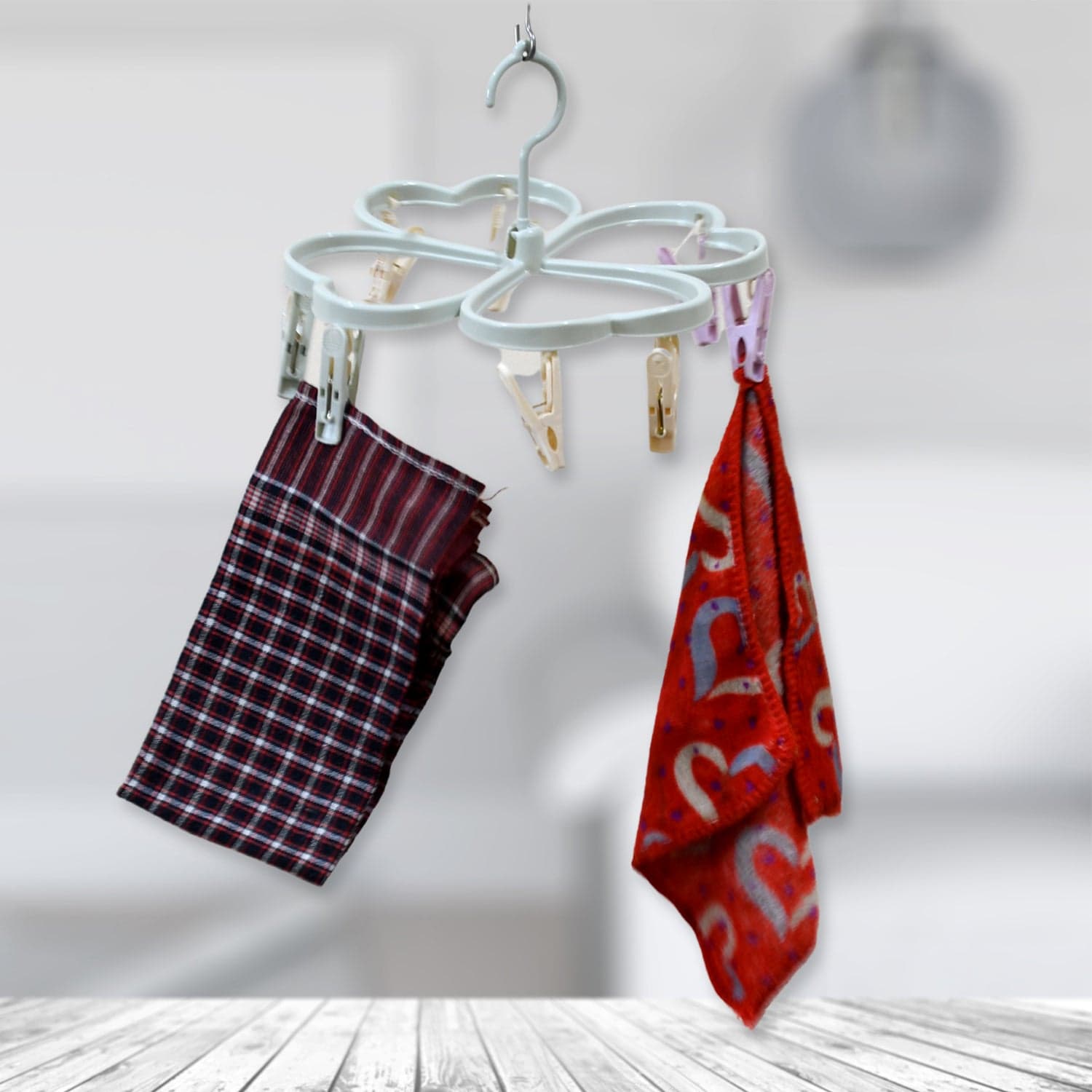 Heart Shape Cloth Drying Rack with 8 Clips for Socks, Baby Clothes, Towels thumbnail 1