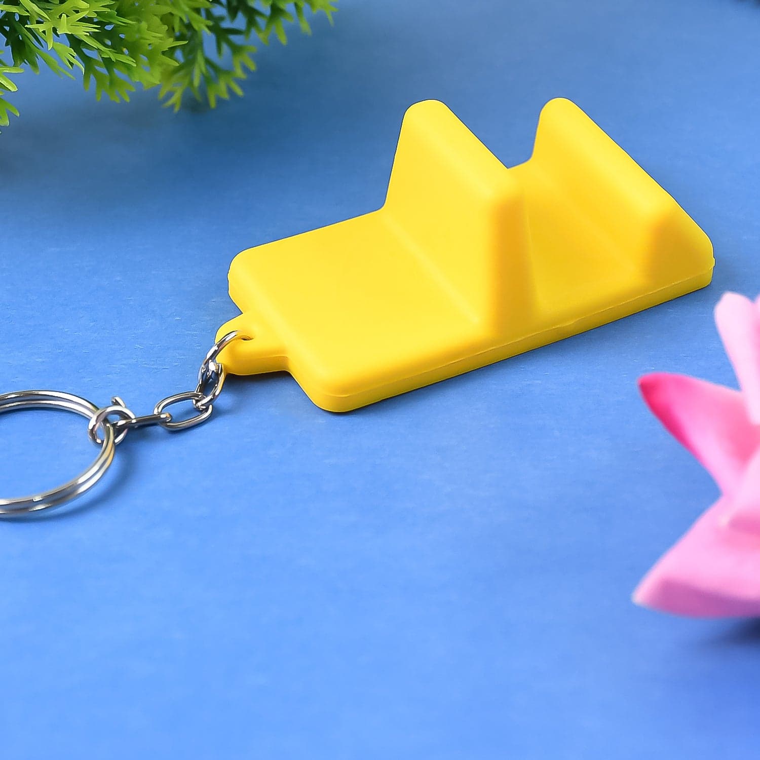 Plastic 2 In 1 Mobile Stand Keychain 1 Pc thumbnail 2