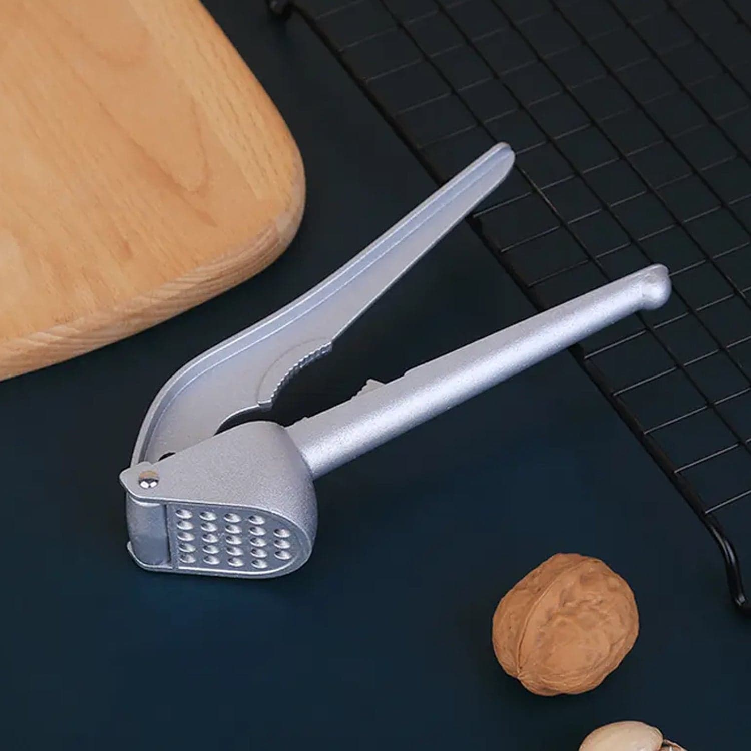 Garlic Press All Aluminum Easy To Use With Light Weight Without Difficulty Cooking Baking thumbnail 5