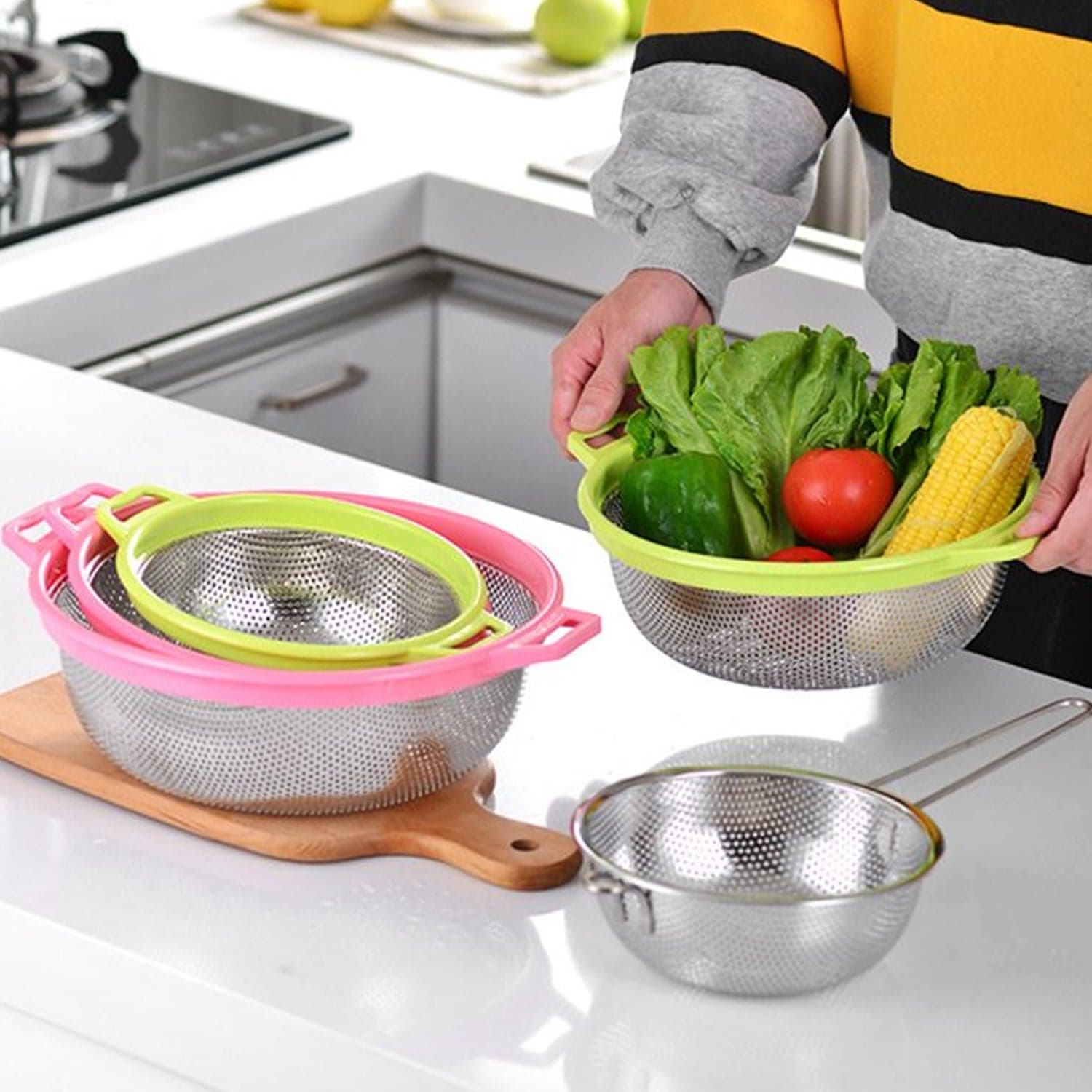 Stainless Steel Colander with Handle - Large Metal Mesh Basket Strainer (1 pc) thumbnail 3