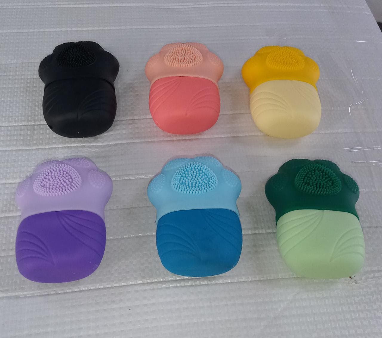 Silicone Ice Roller for Face Non Slip & Reusable GlowForm thumbnail 6