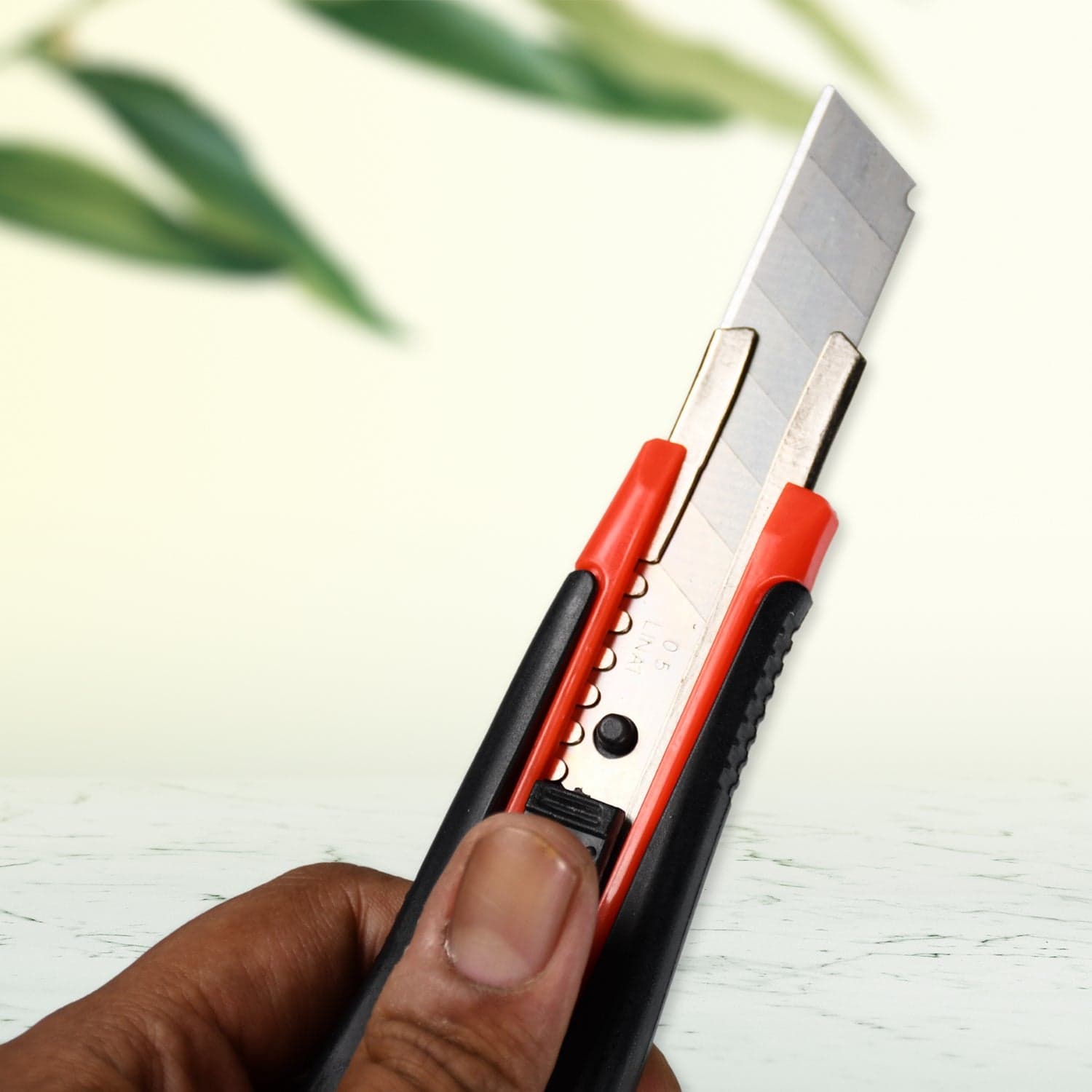Heavy Duty 18mm Cutter Knife Set with Extra Blades for Office & Home thumbnail 3