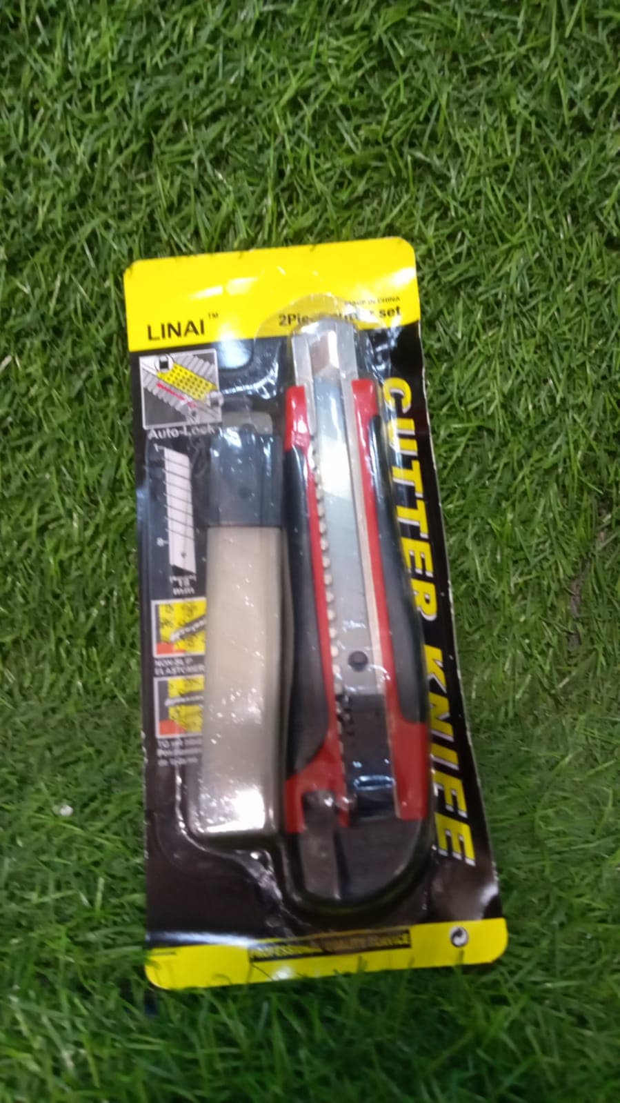 Heavy Duty 18mm Cutter Knife Set with Extra Blades for Office & Home thumbnail 6