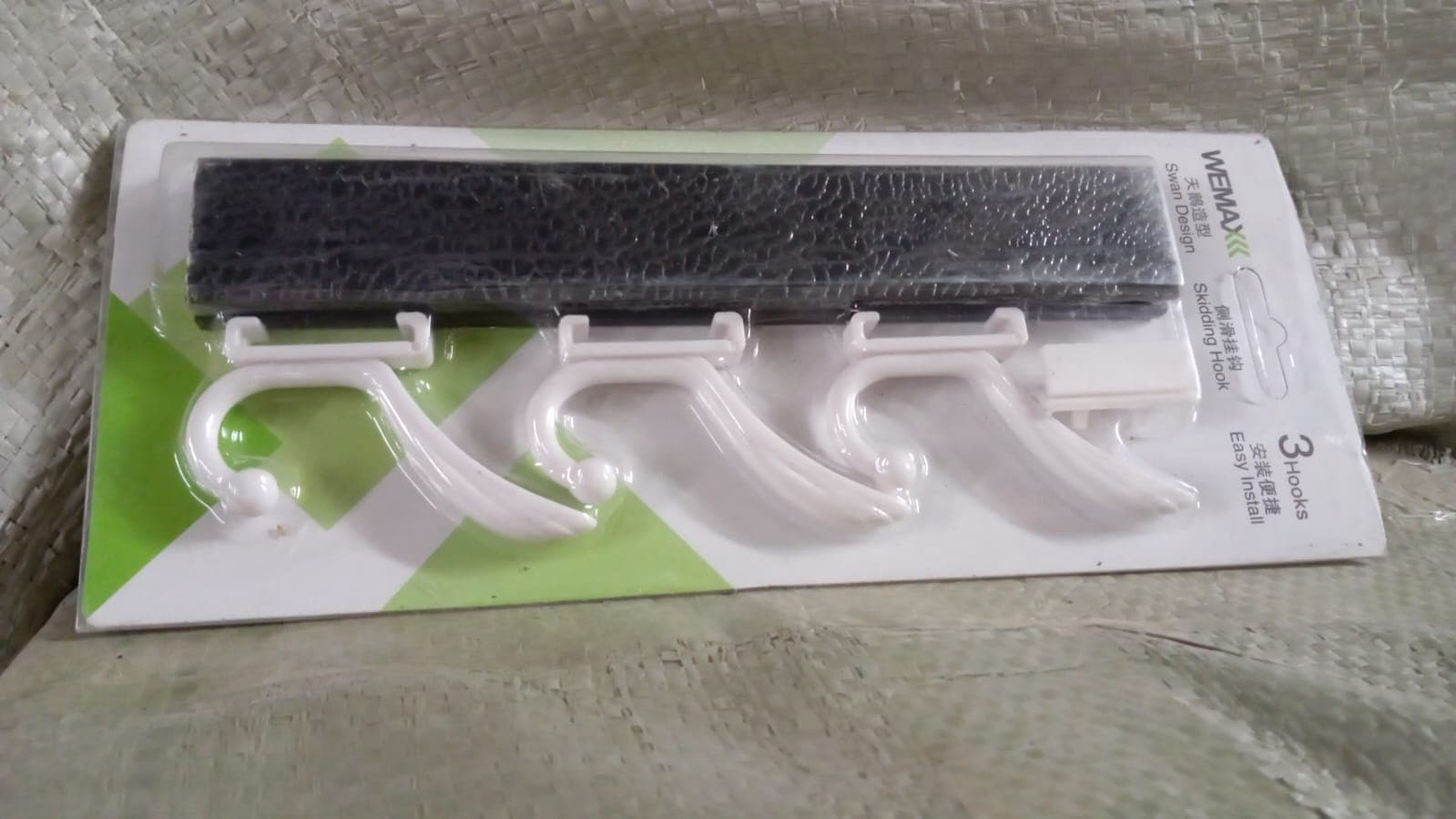 Wall Mounted Coat Hanger Rack of 6 Hooks for Clothes, Jackets & Hats thumbnail 9