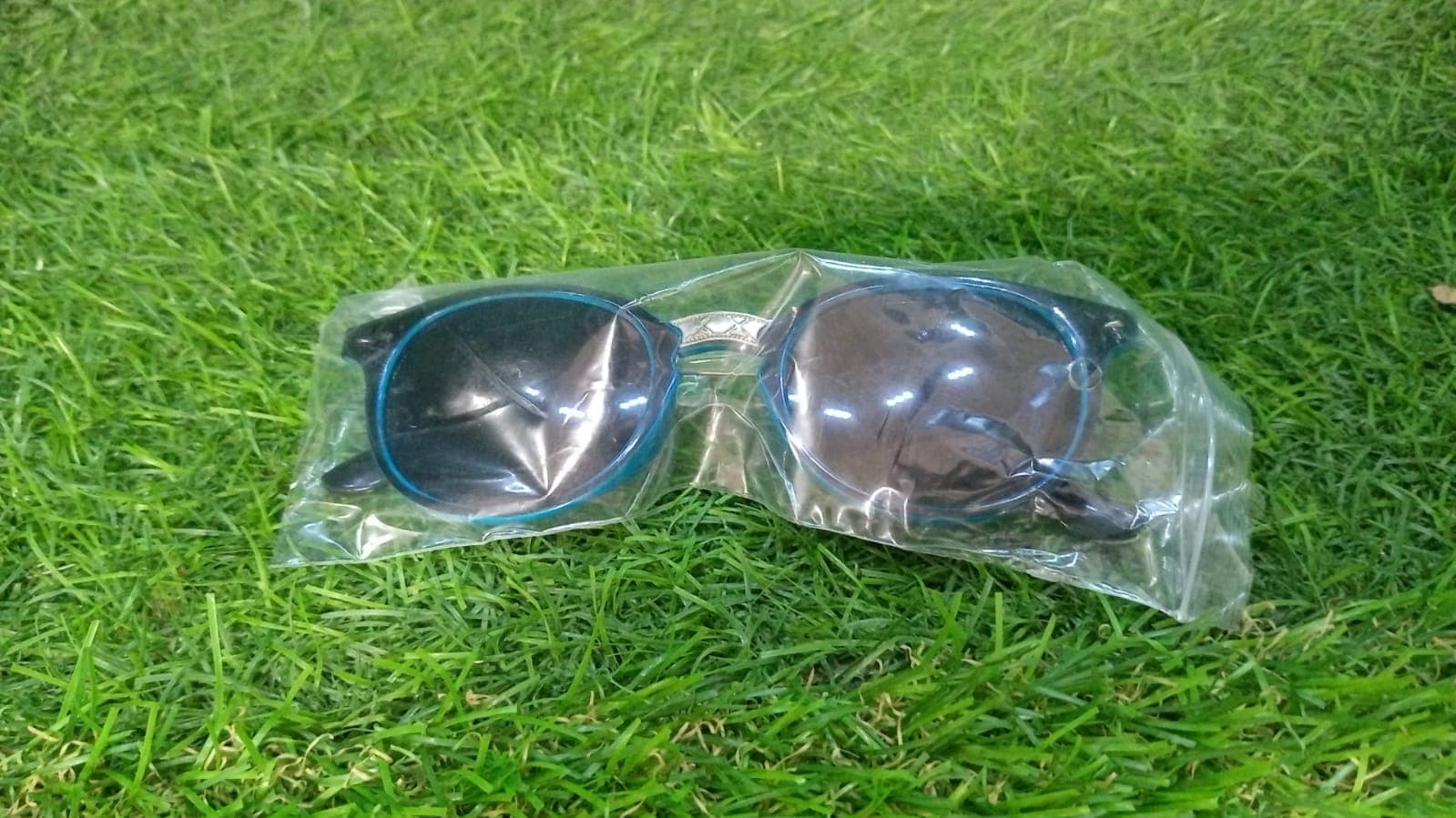 UV Protected Round Sunglasses, classic Sunglasses for Men & Women, Lightweight thumbnail 8
