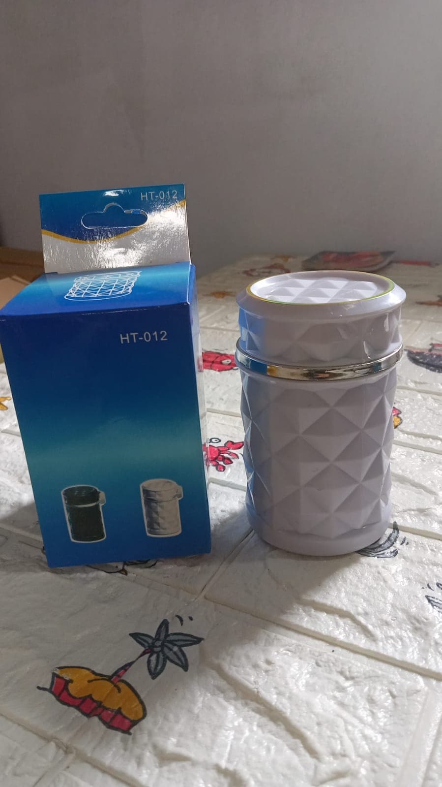 Car Cupholder LED Ashtray of Portable with Blue Light, Lid & Waste Bin, Cigarette Ashtray thumbnail 9