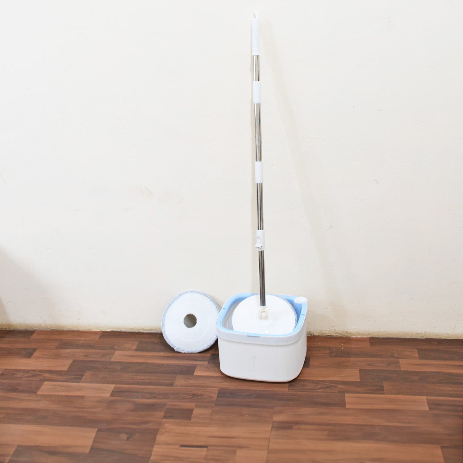Round Shape Mop Head With 1 Pad Extra Clean Water Spin Mop With Separate Water Bucket thumbnail 3