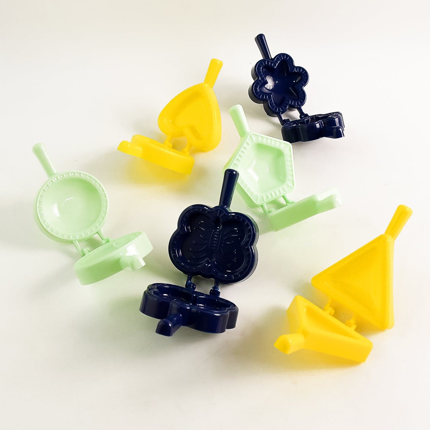 Mix Des Plastic Snack Mould 1Pc thumbnail 3