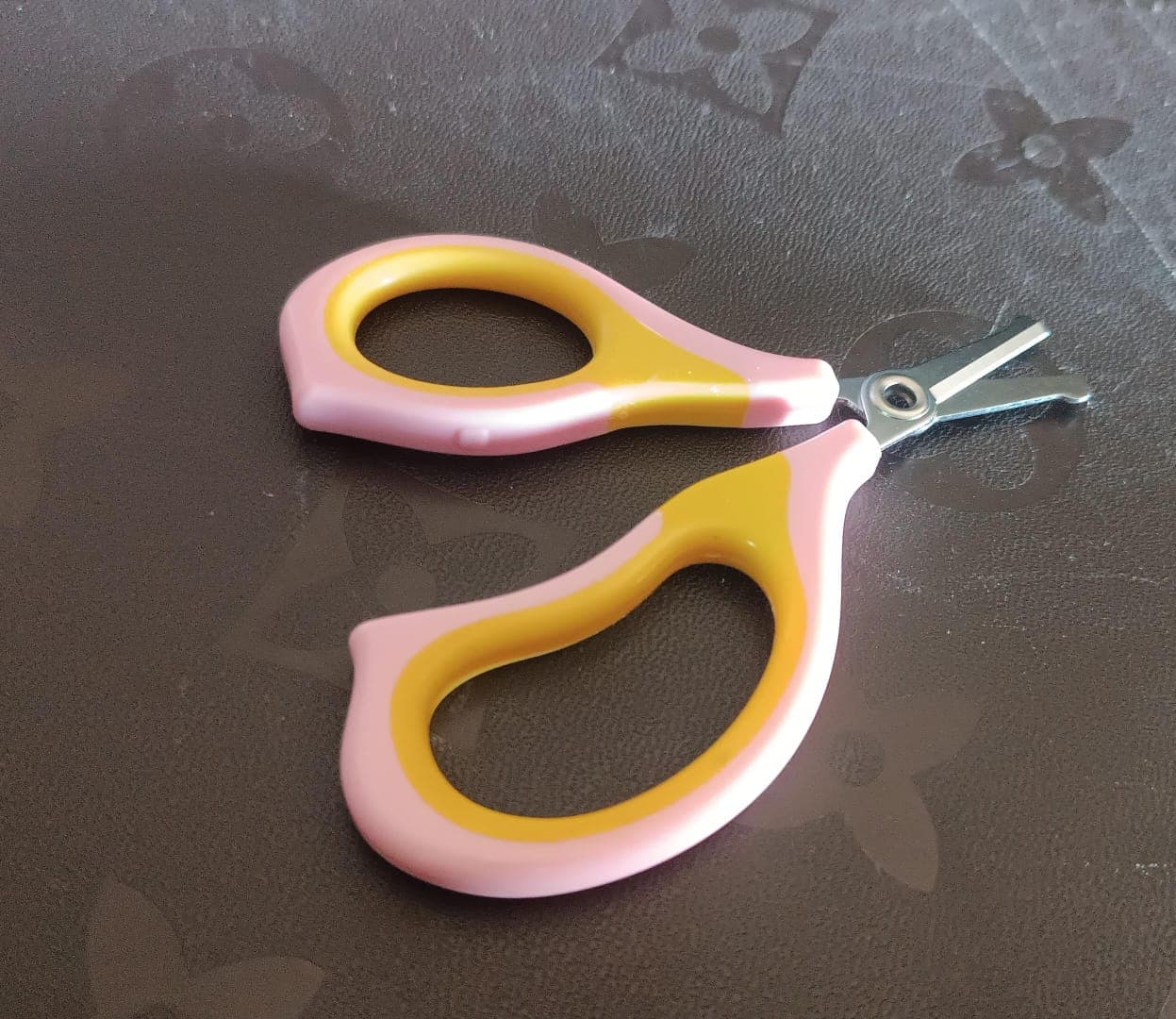 Baby Safety Nail Cutter Scissors for Safe Nail Clipping (1 Pc / Mix Color) thumbnail 7