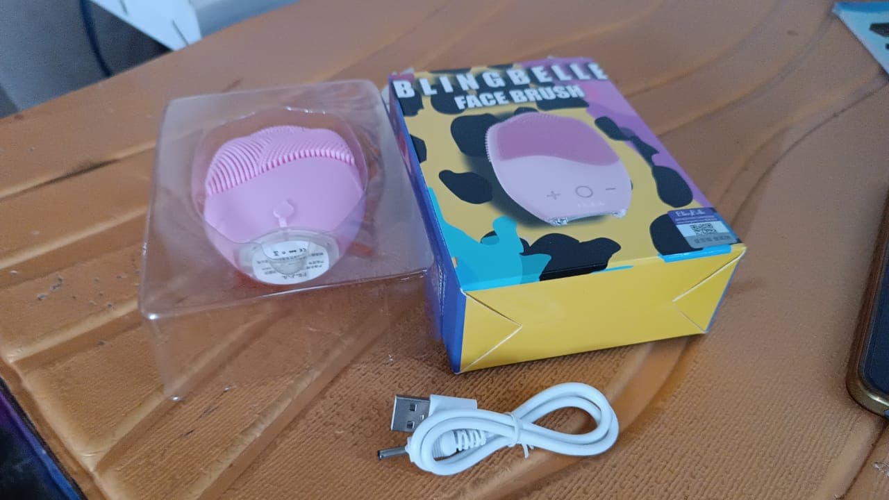 Rechargeable Sonic Silicone Face Cleansing Brush thumbnail 7