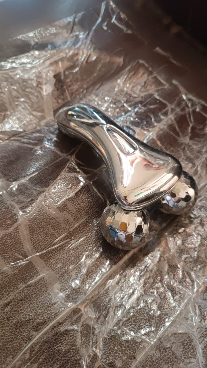 Handheld 3D Roller Face and Body Massager thumbnail 7