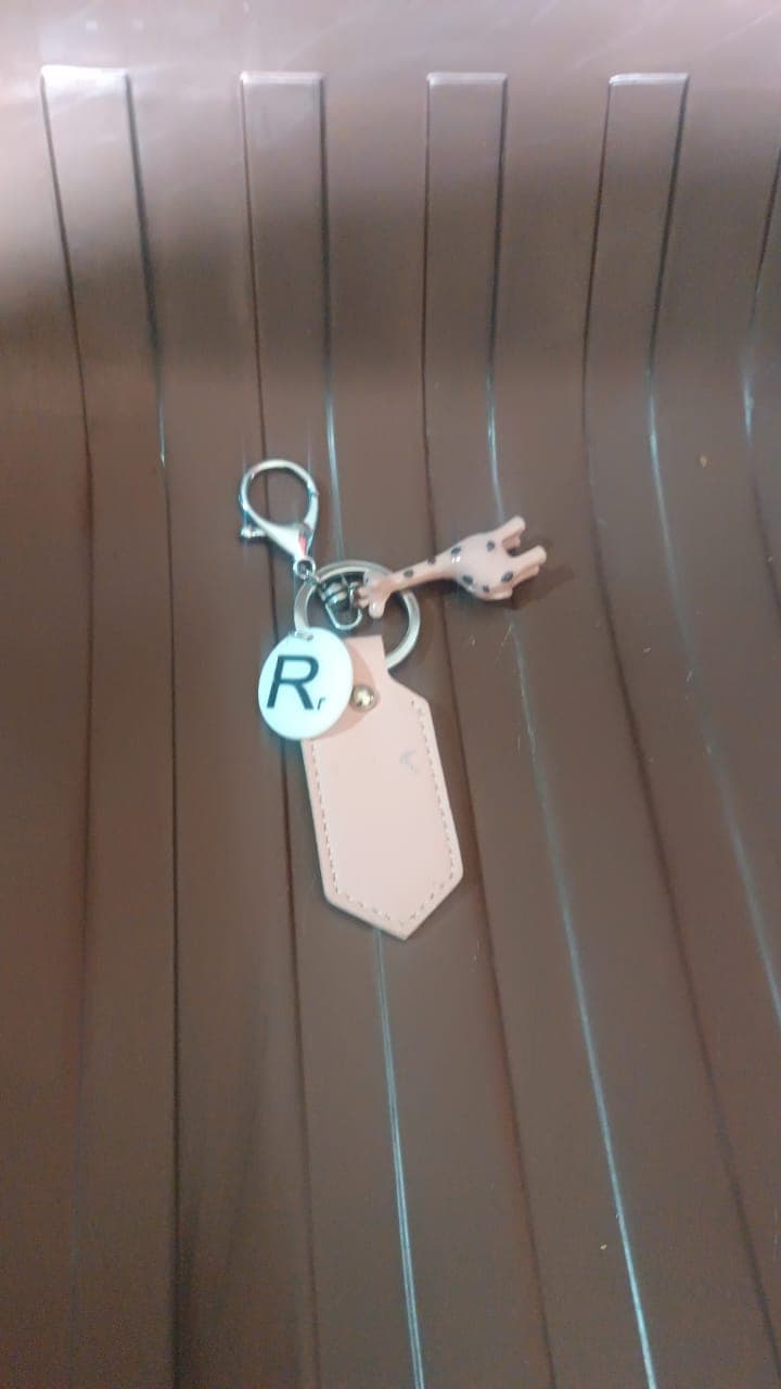 Charming Giraffe Keychain of A Touch of Whimsy for Your Everyday Essentials (1 Pc) thumbnail 8