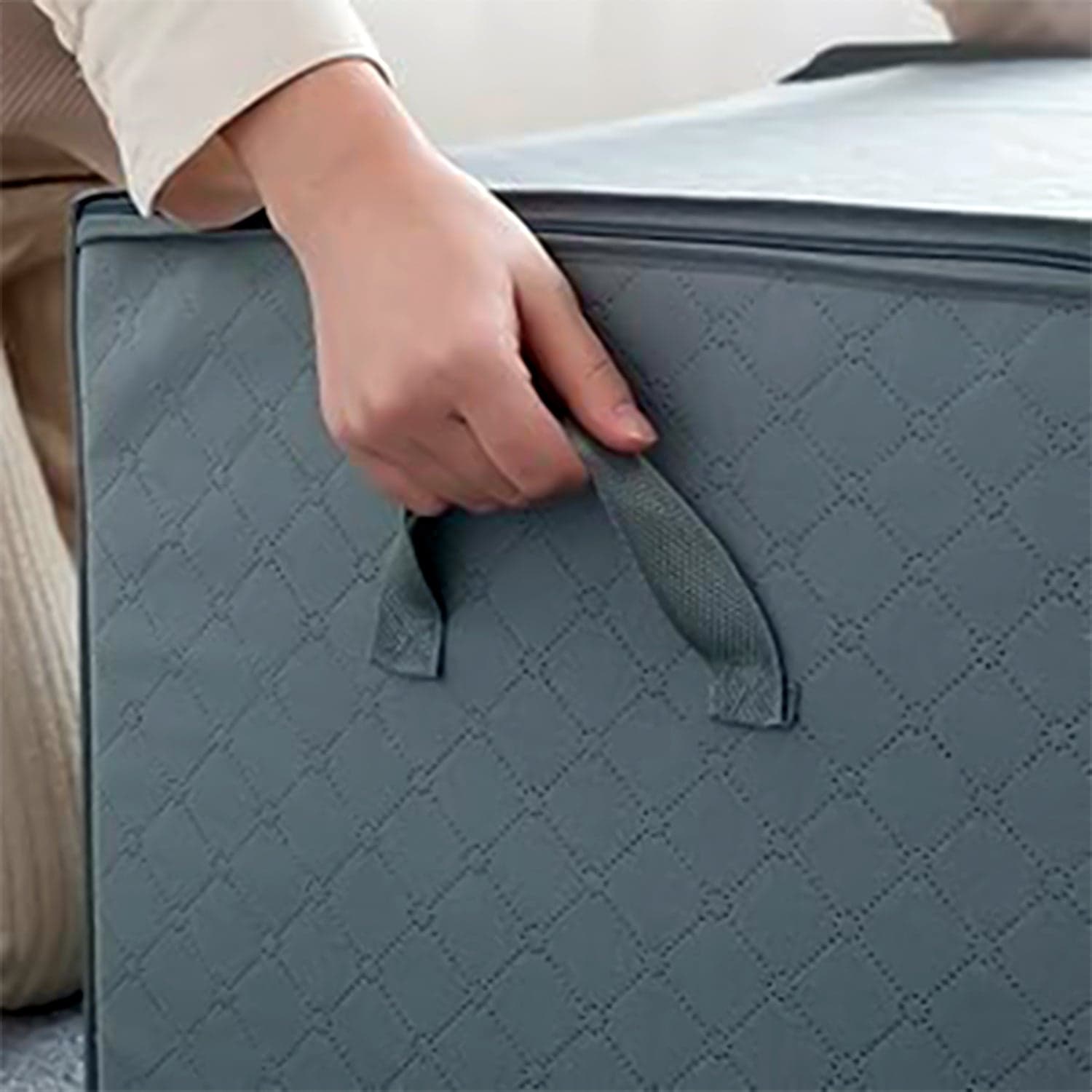 Clothes Storage Bag With Zipper Handles thumbnail 5