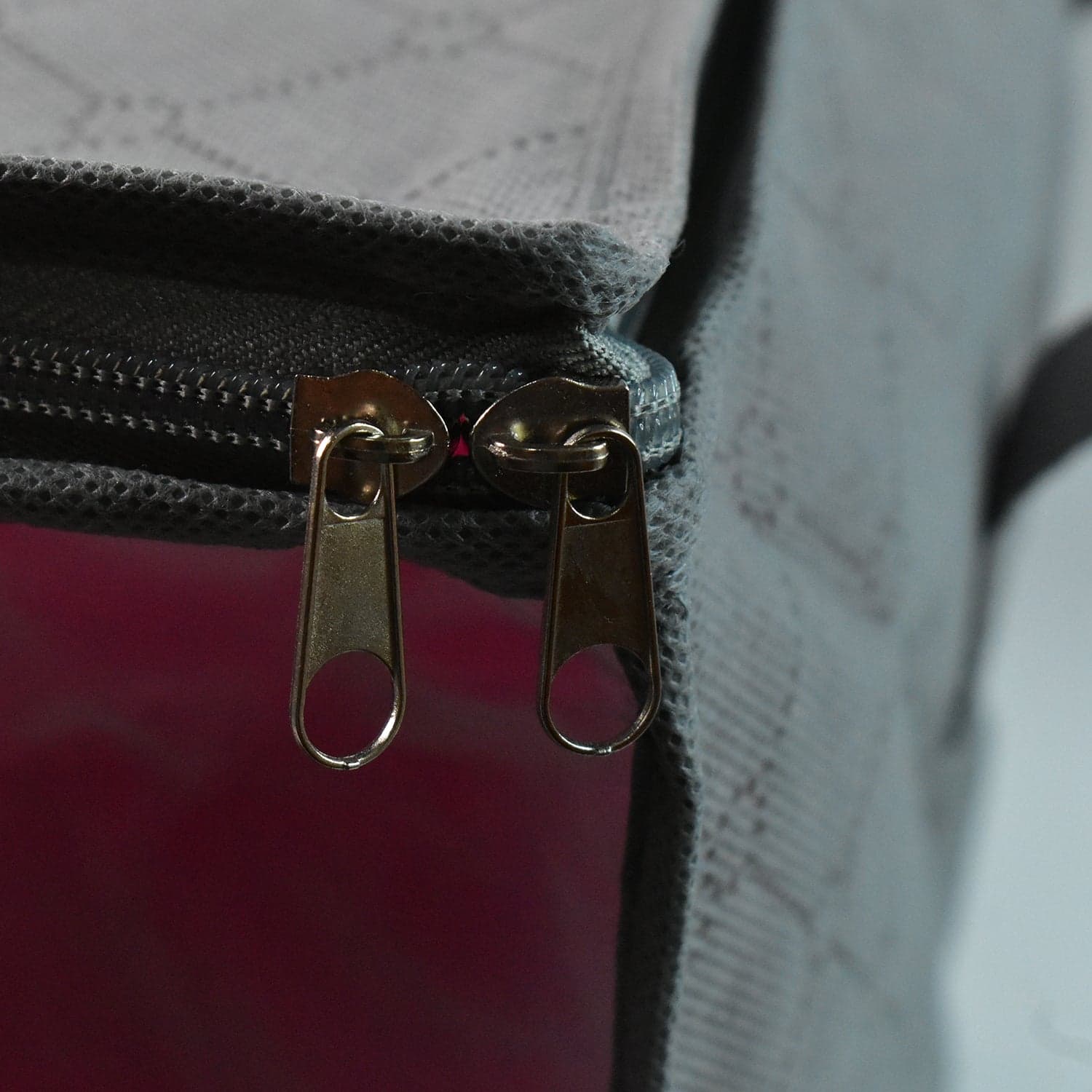 Clothes Storage Bag With Zipper Handles thumbnail 8