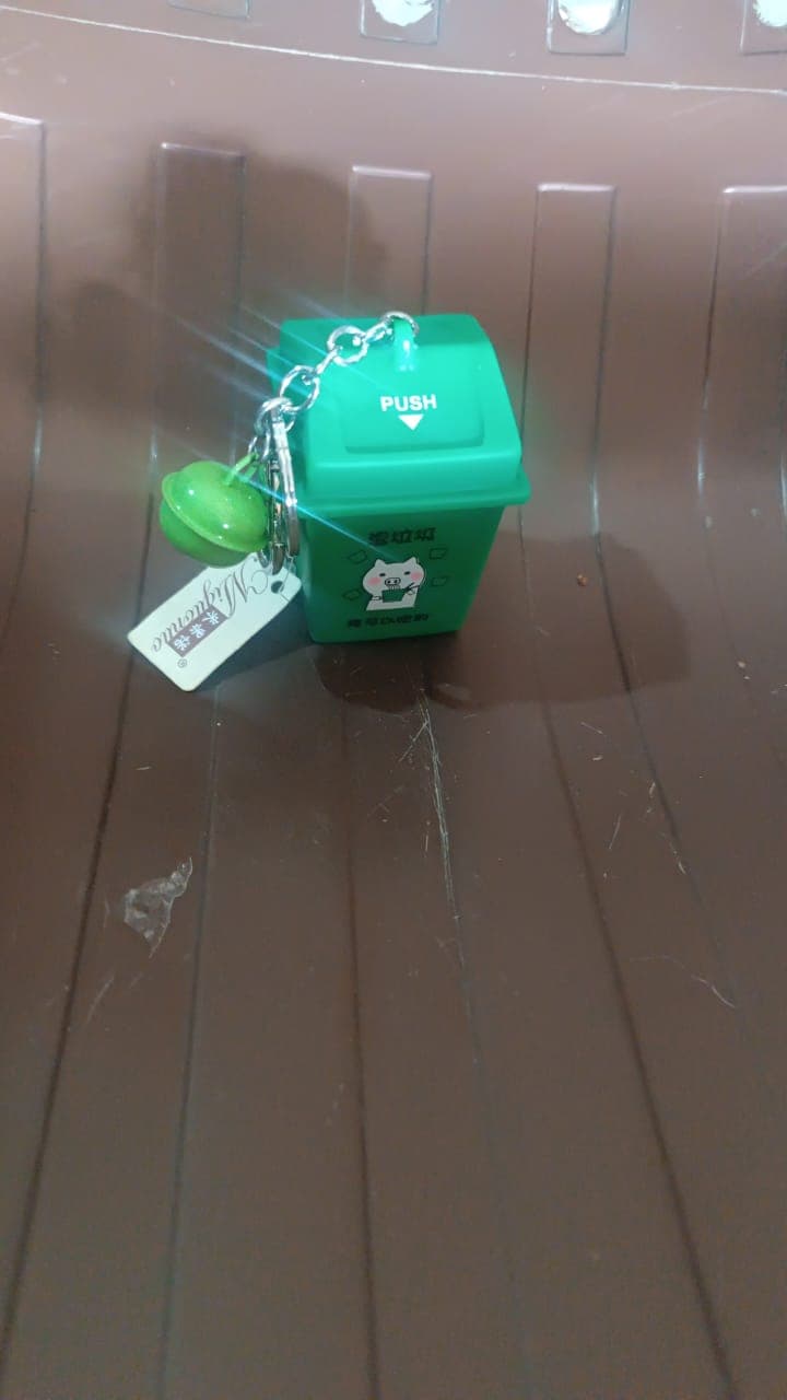 Trash Can Keychain thumbnail 8