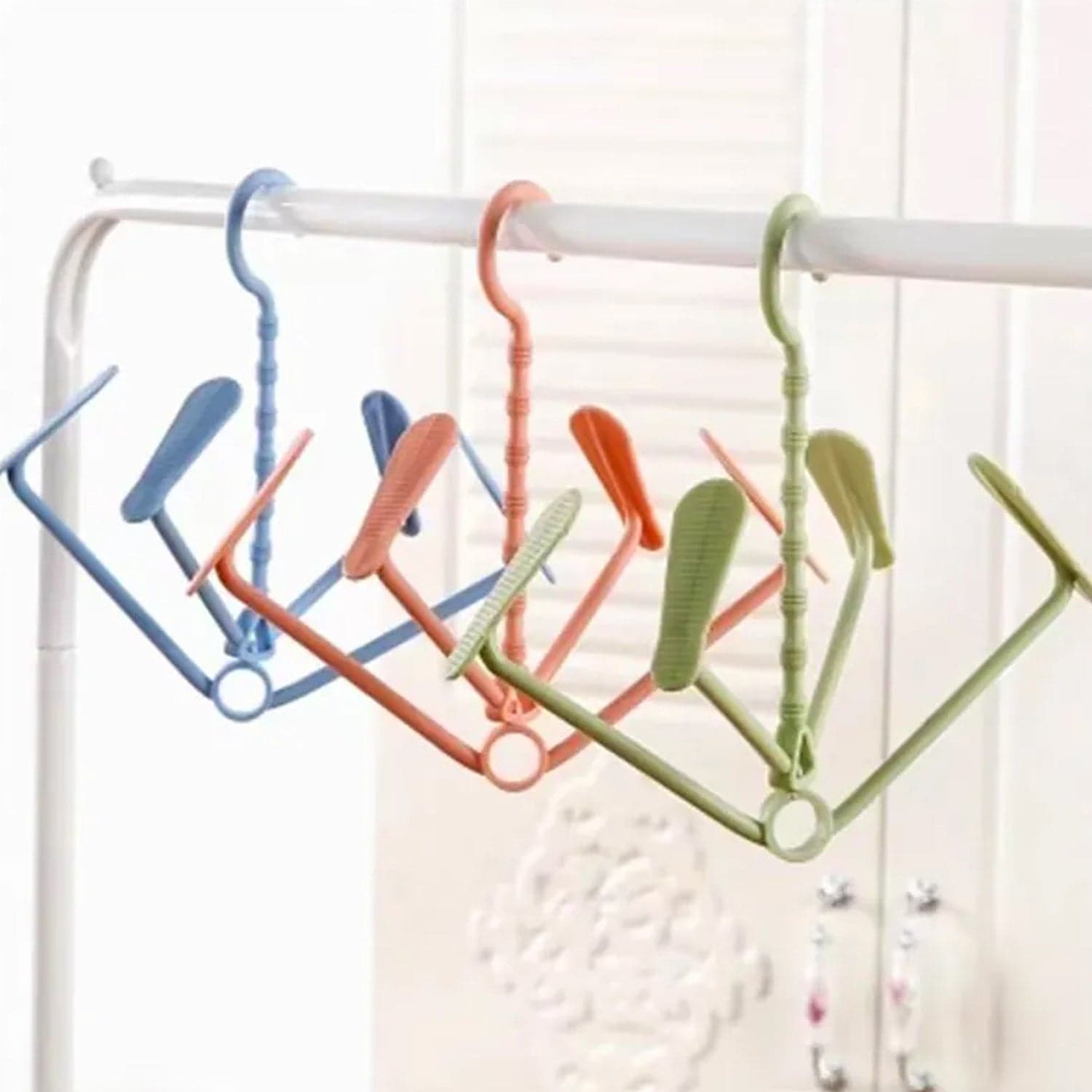 Hanging Shoe Rack Rotating Four Hooks Portable Drying Shoe Rack Wet and Dry Dual-use Drying Shoes Hanger Windproof thumbnail 3