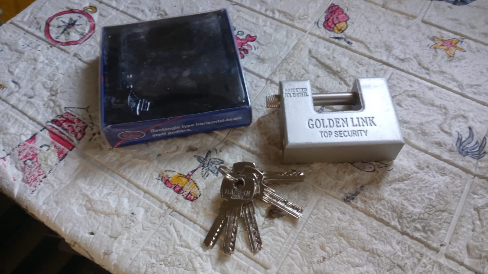 94mm Stainless Steel Padlock: Rectangular, Hardened Steel, 5 Keys thumbnail 8
