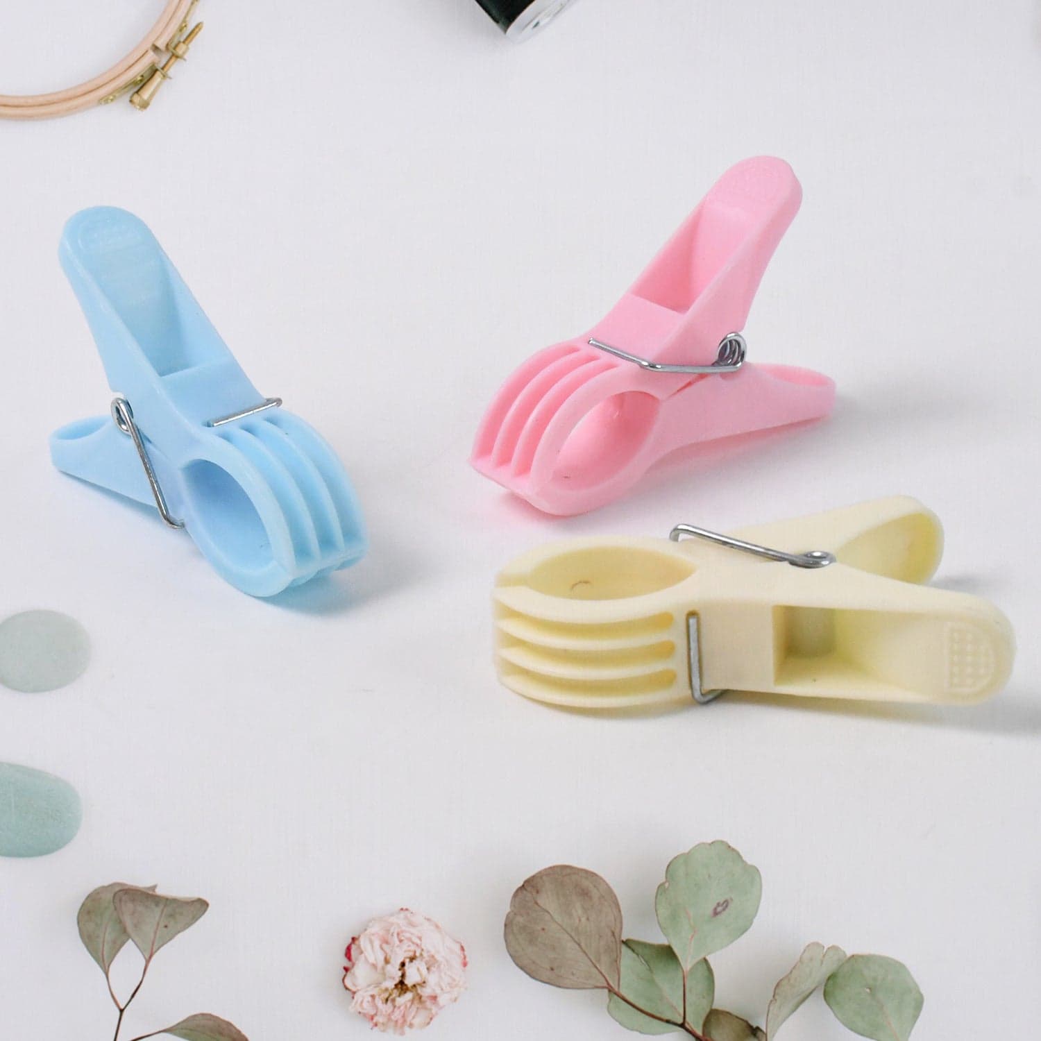 Plastic Cloth Clips (Multicolour) - Pack of 12 thumbnail 3