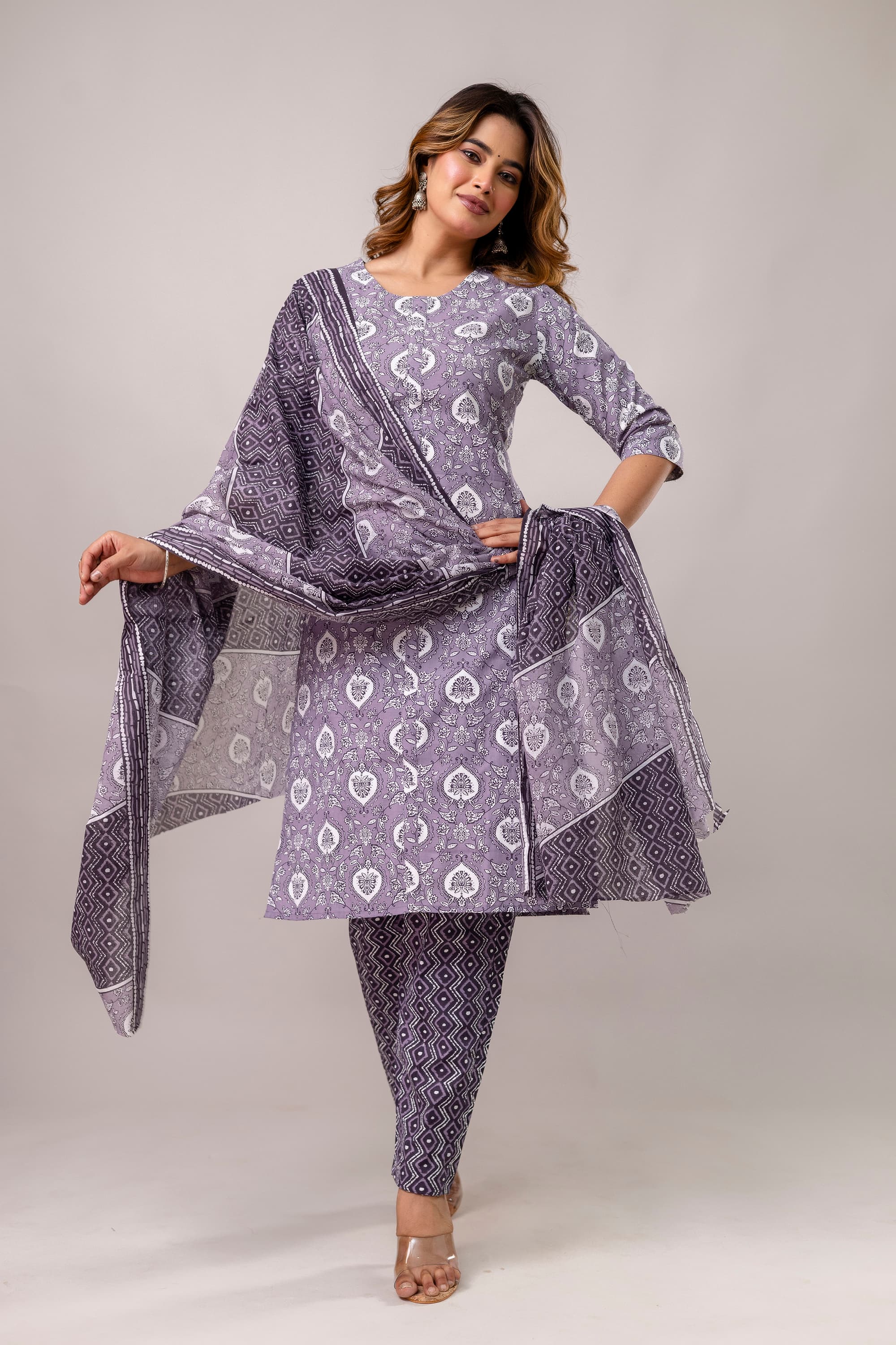 Lavender Cotton Straight Printed Kurta Straight Palazzo Suit Set thumbnail 2