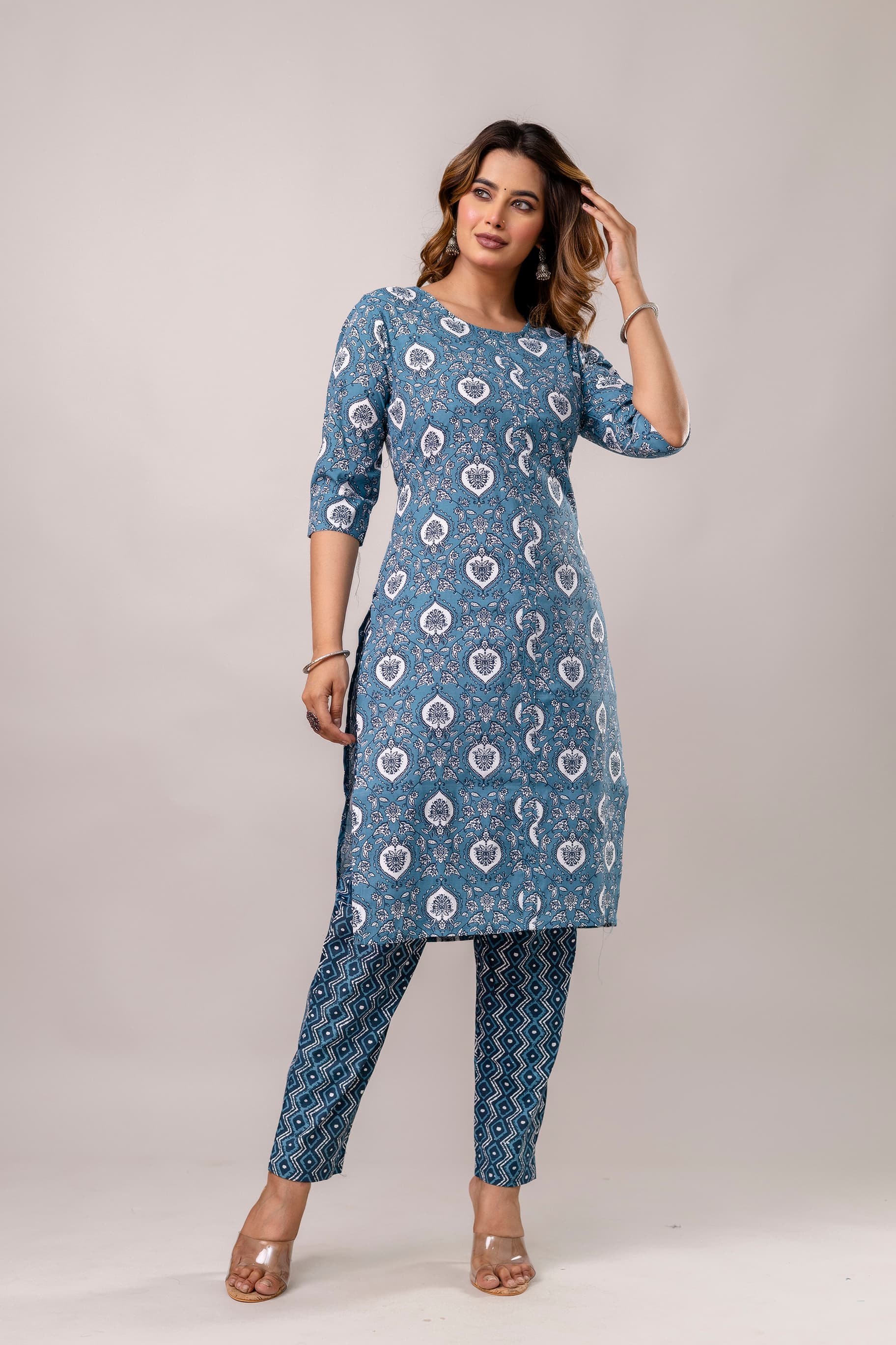 Vintage Designer Aura Printed Kurta Set thumbnail 4