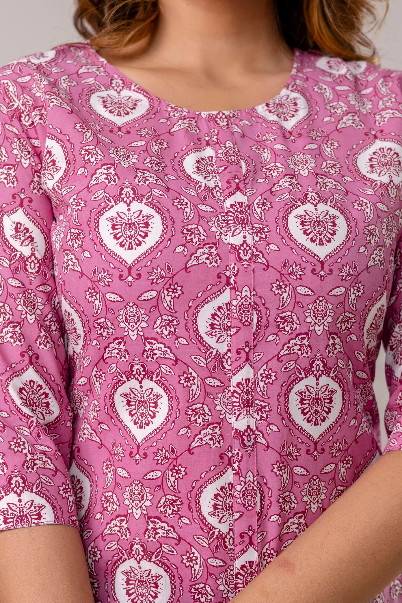 Pink Cotton Straight Printed Kurta Straight Palazzo Suit Set thumbnail 3