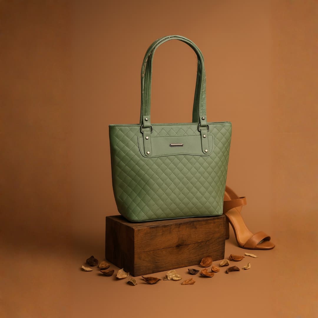 Quilted Classic Tote Bag – Green in Green thumbnail 4