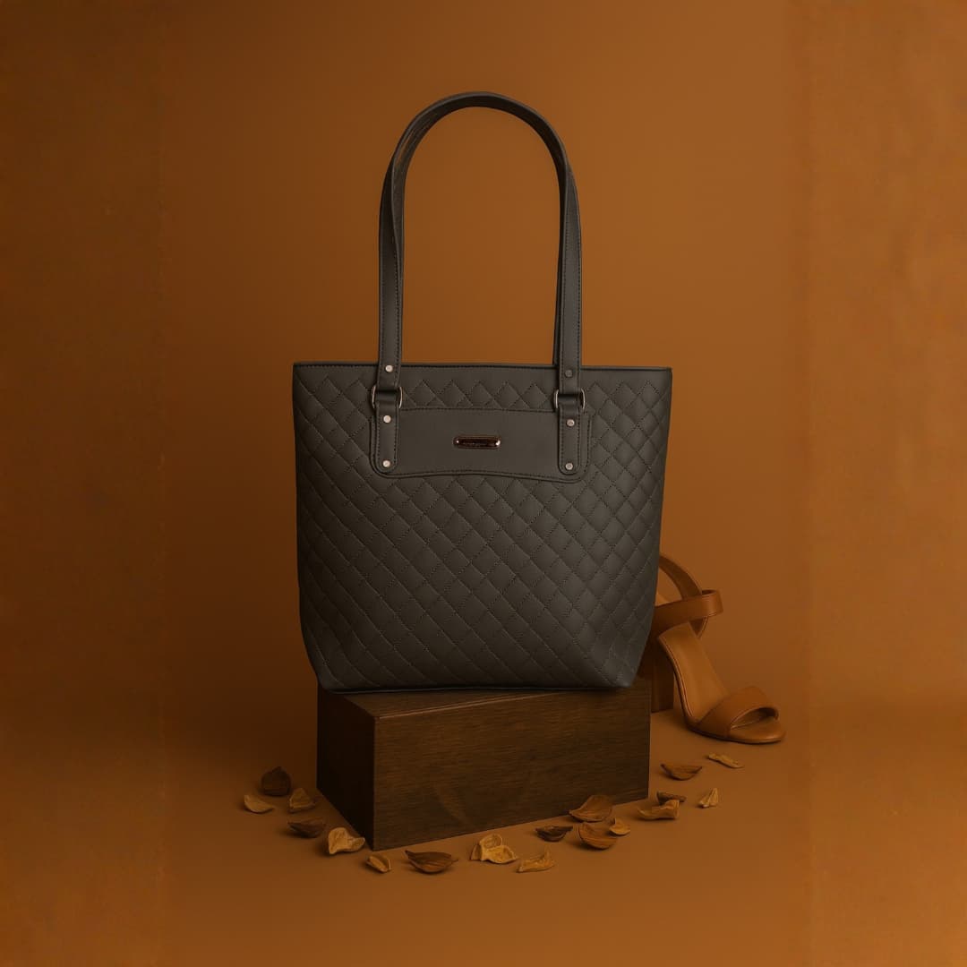 Quilted Classic Tote Bag – Grey in Grey thumbnail 4