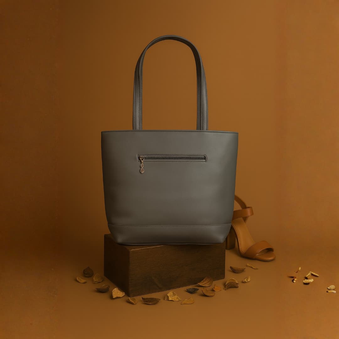 Quilted Classic Tote Bag – Grey in Grey thumbnail 5