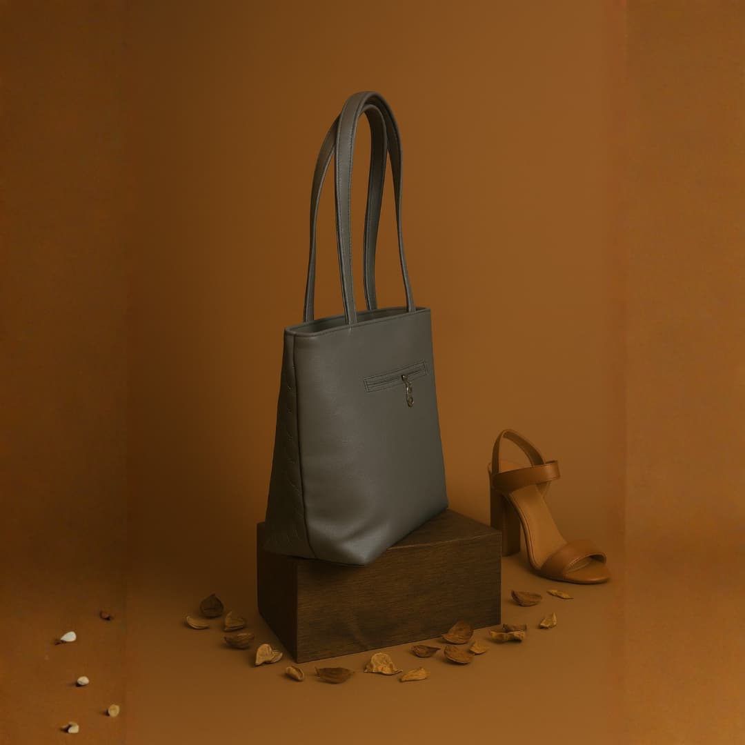 Quilted Classic Tote Bag – Grey in Grey thumbnail 6