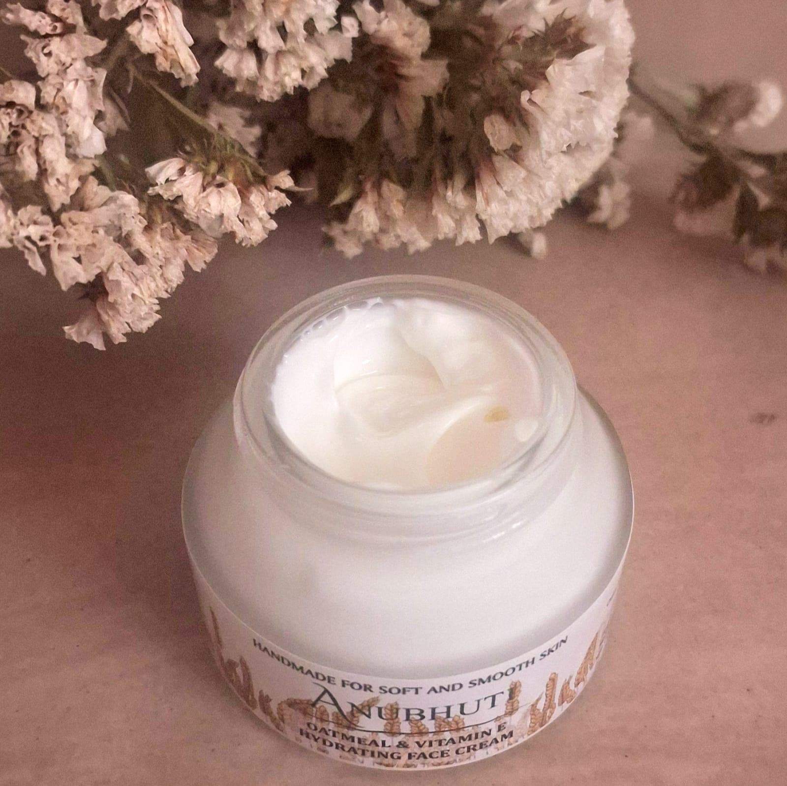 OATMEAL & VITAMIN E HYDRATING FACE CREAM thumbnail 2