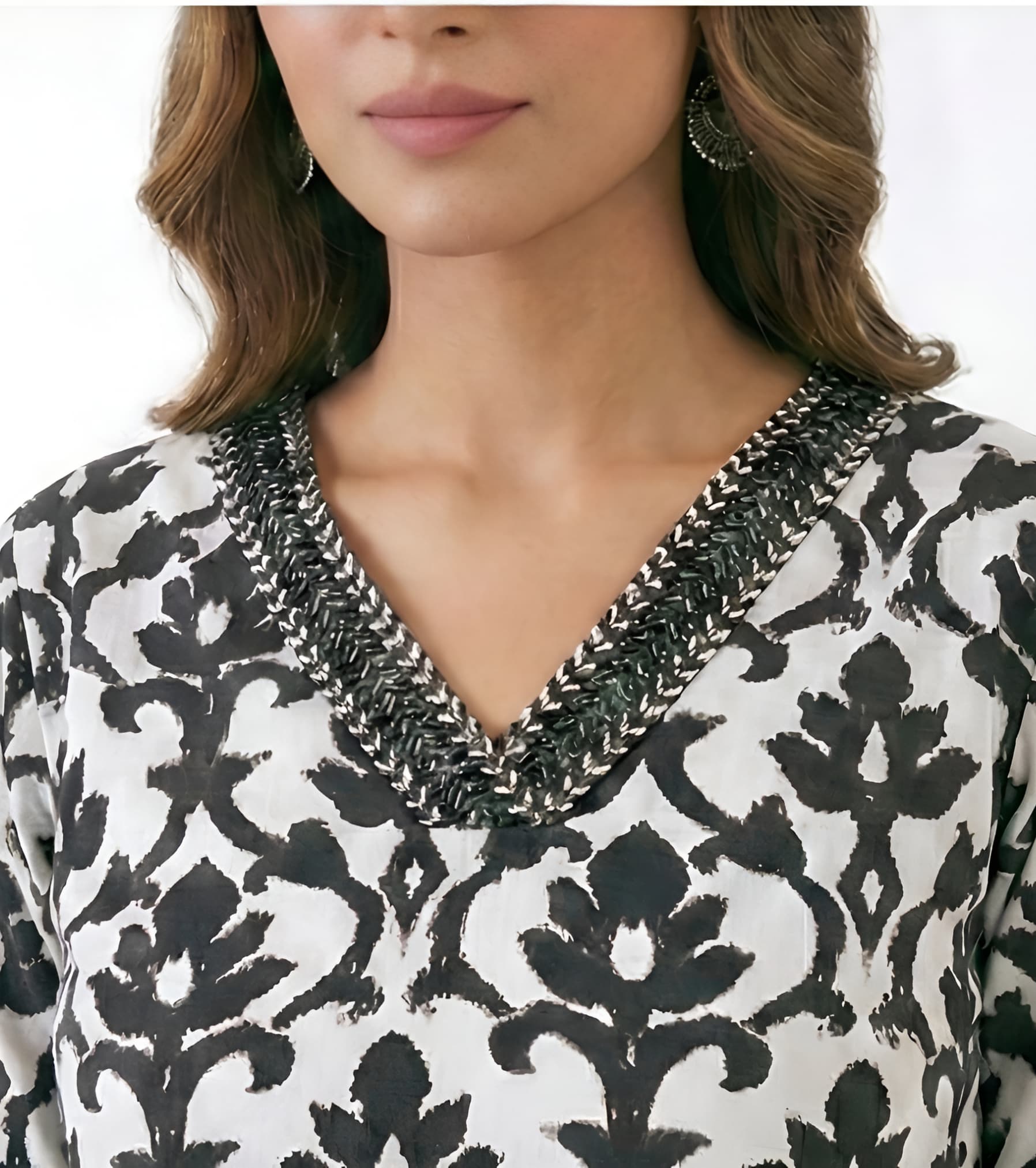 Black & White Printed Regular Fit Cotton Kurti Top  thumbnail 3