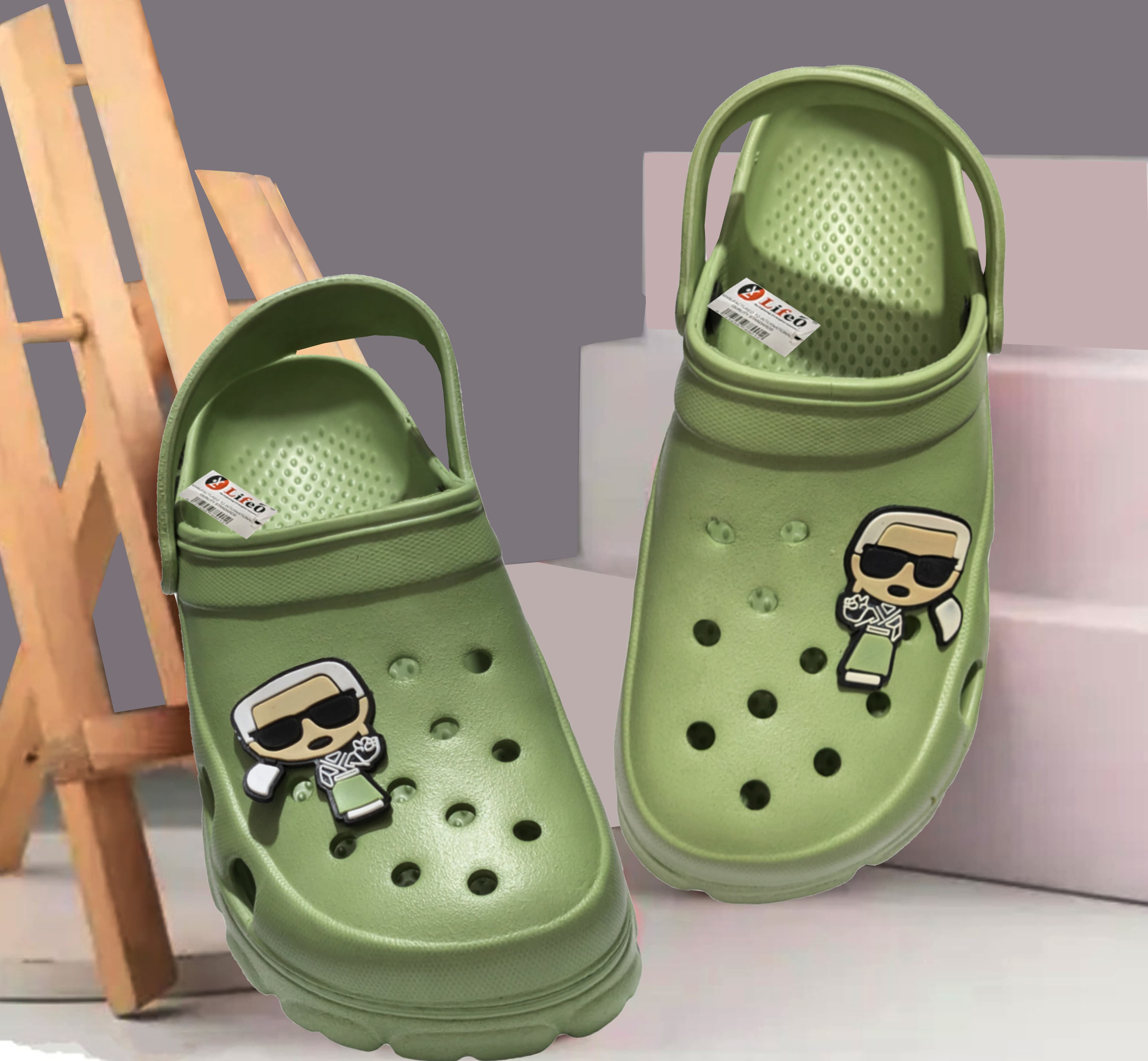 Men’s Moulded Clog Sandals with Cartoon Charm and Adjustable Heel Strap