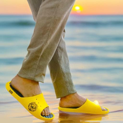 Men’s Lion Graphic Open-Toe Slide Slippers with Textured Footbed thumbnail 2