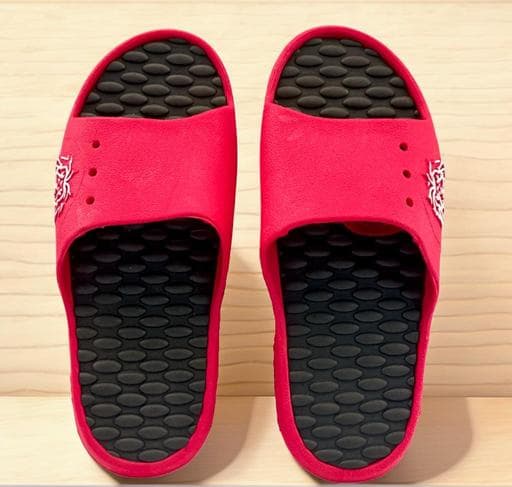 Men's Open-Toe Slip-On Slippers with Textured Footbed and Graphic Side Detail